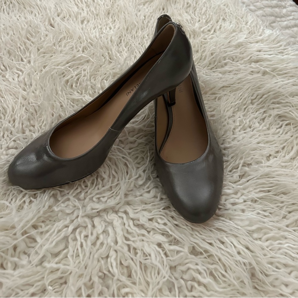 Gray pumps.
